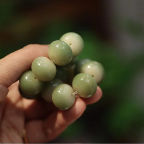 High quality natural Bodhi Bracelets green mango - Image 5