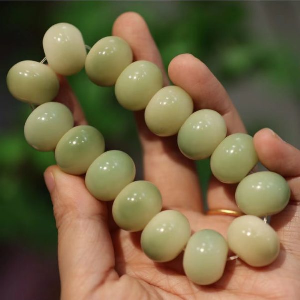 High quality natural Bodhi Bracelets green mango - Image 4