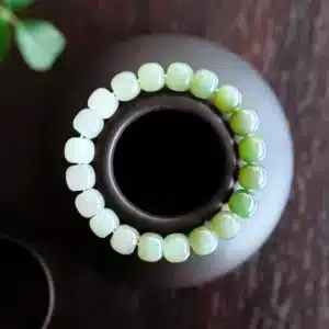 an amage of Gradient Jade Bead Bracelet